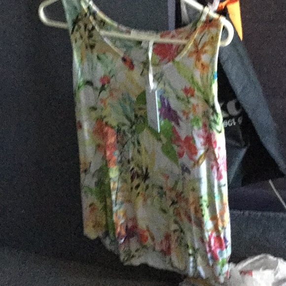 ROSE+OLIVE FLORAL TOP - Picture 1 of 4